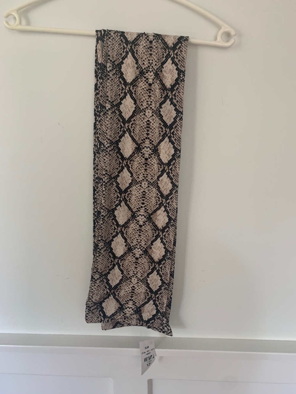 Long scarf alligator print